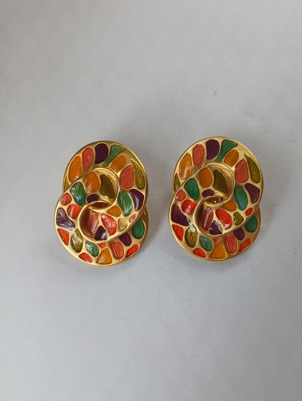 Vintage Don-lin Gold Tone Enamel Geometric Mosaic Swirl Clip On Earrings